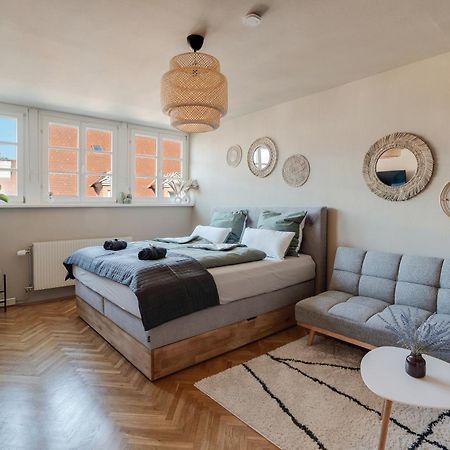 Boho Design Studio - Historic City Center With Free Parking & Aircon By Hero Homes Graz Esterno foto