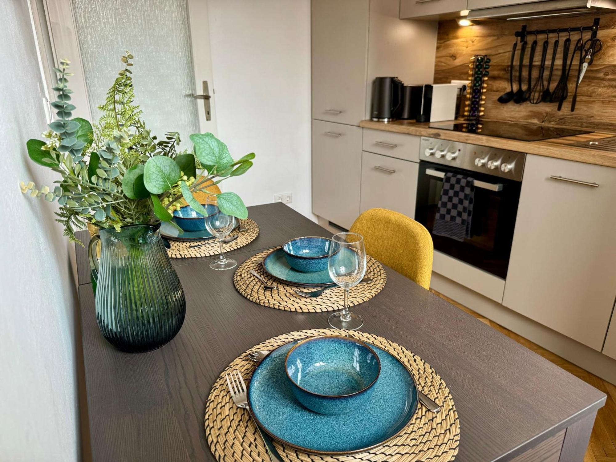 Boho Design Studio - Historic City Center With Free Parking & Aircon By Hero Homes Graz Esterno foto