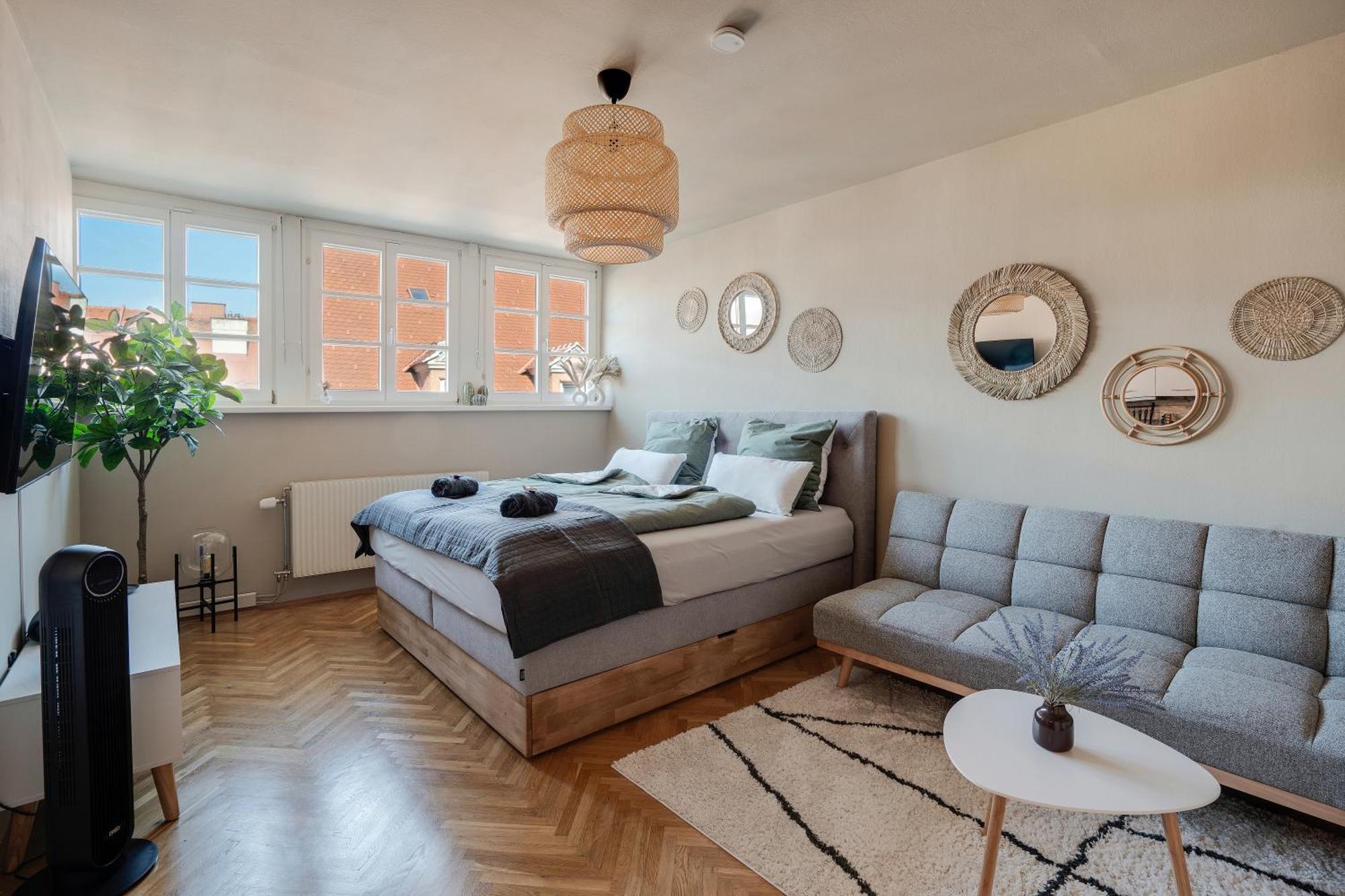 Boho Design Studio - Historic City Center With Free Parking & Aircon By Hero Homes Graz Esterno foto