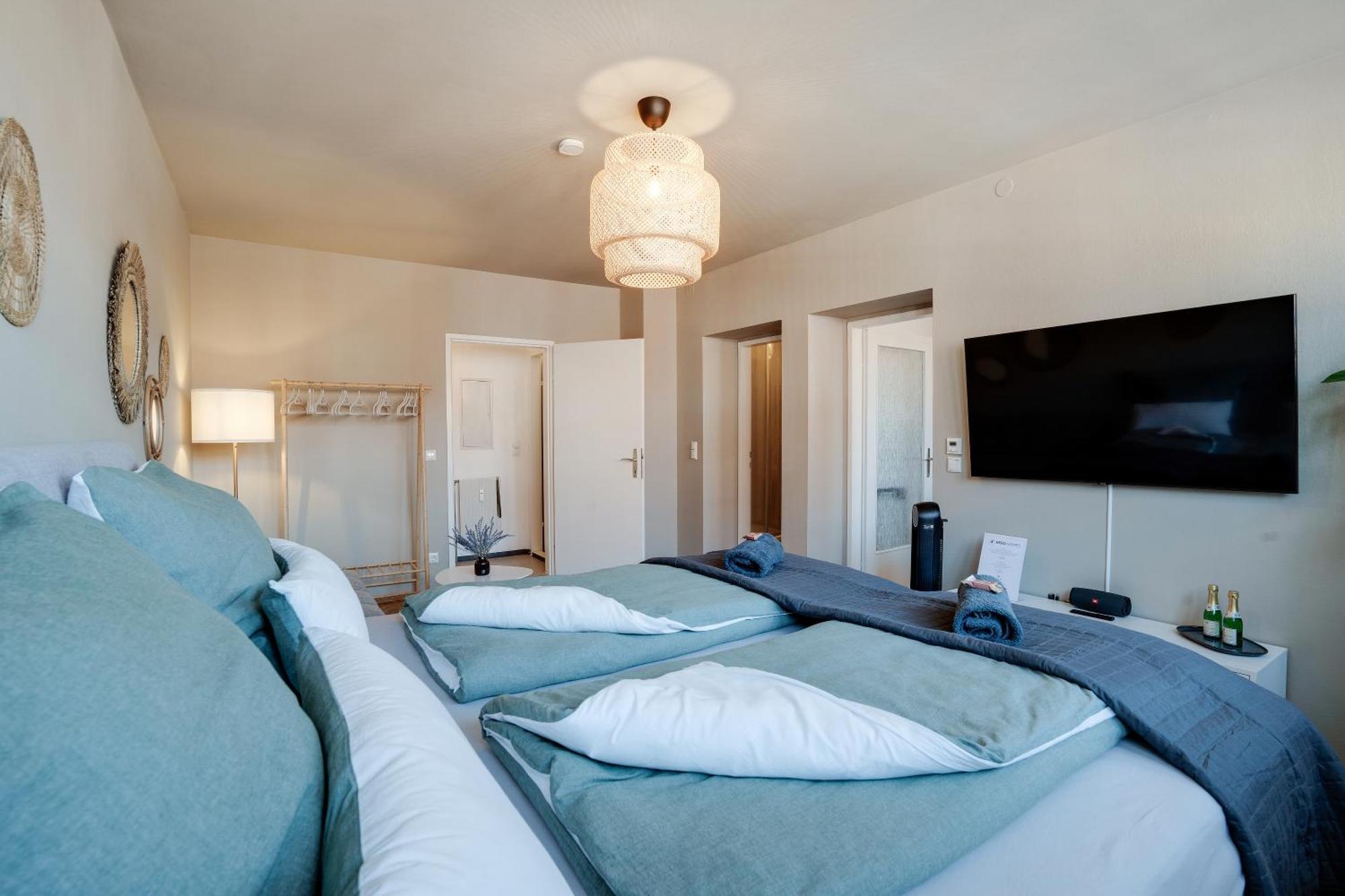 Boho Design Studio - Historic City Center With Free Parking & Aircon By Hero Homes Graz Esterno foto