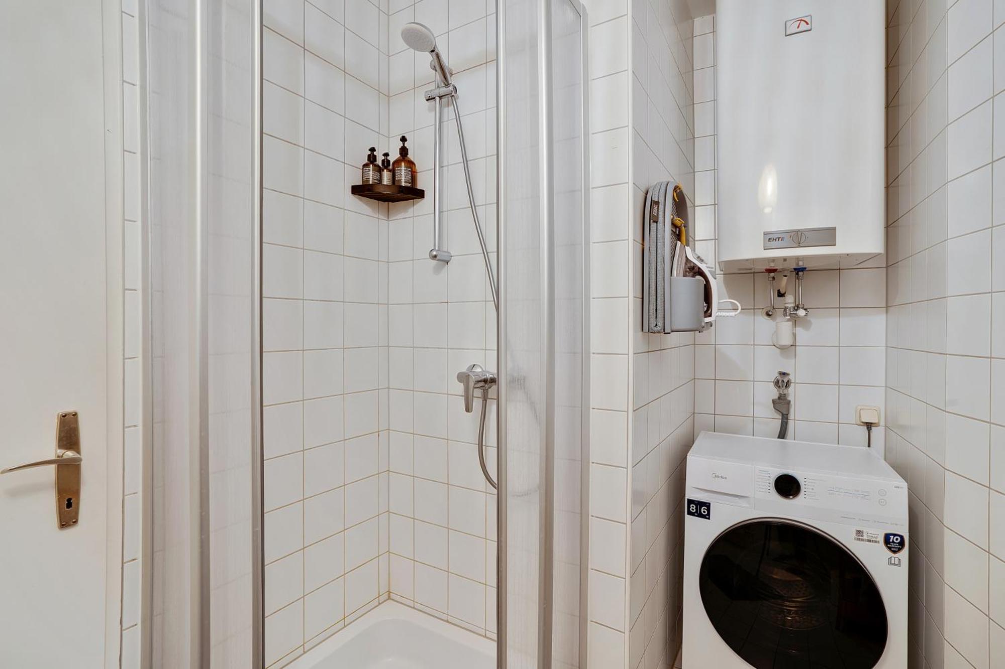 Boho Design Studio - Historic City Center With Free Parking & Aircon By Hero Homes Graz Esterno foto