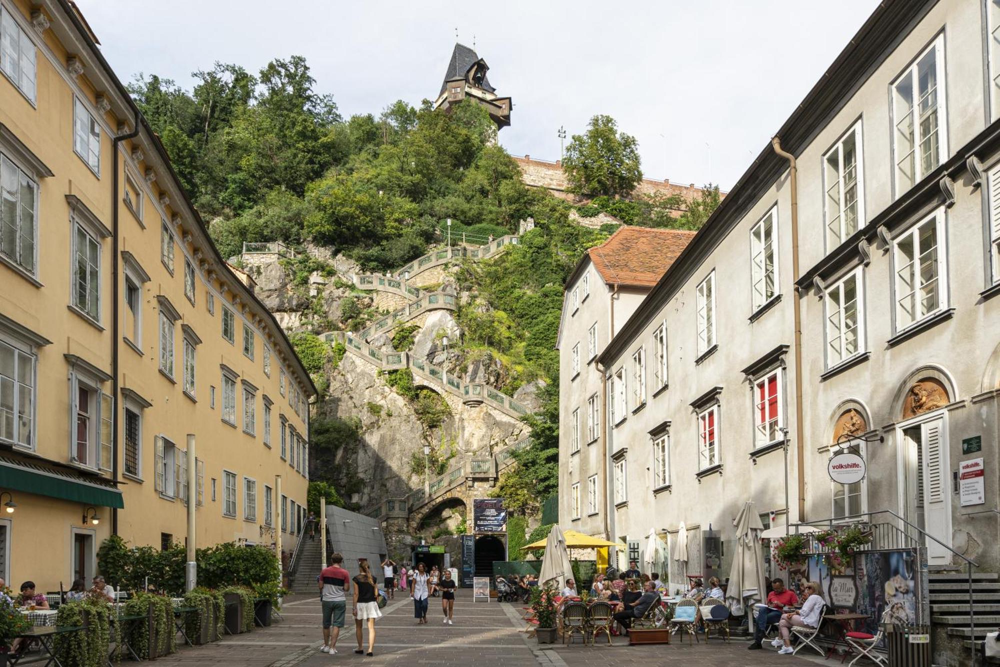 Boho Design Studio - Historic City Center With Free Parking & Aircon By Hero Homes Graz Esterno foto