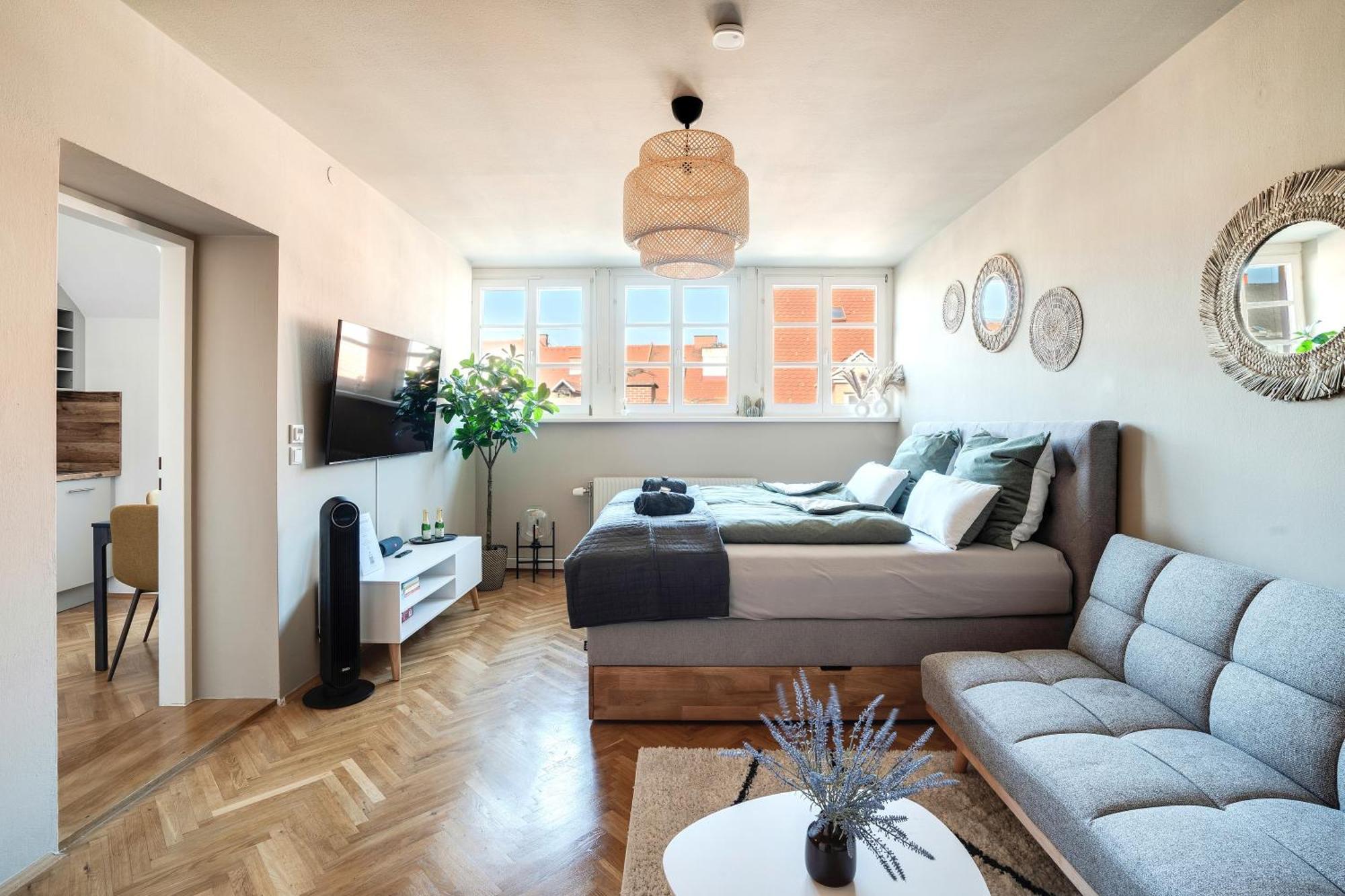 Boho Design Studio - Historic City Center With Free Parking & Aircon By Hero Homes Graz Esterno foto